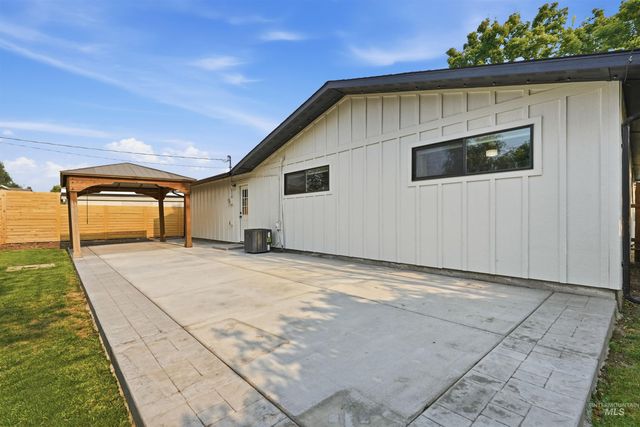 1817 Willow St, Caldwell, ID 83605