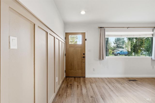 1817 Willow St, Caldwell, ID 83605