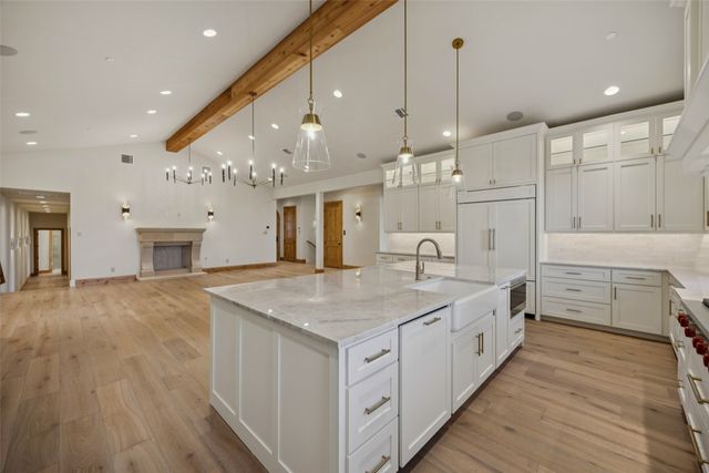 16 Catalonia Drive, Westlake, TX 76262