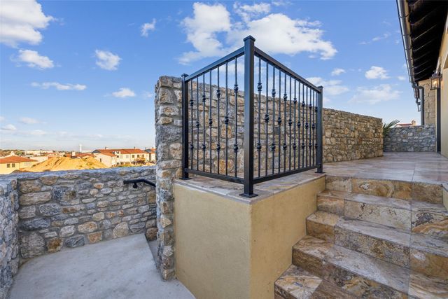 16 Catalonia Drive, Westlake, TX 76262