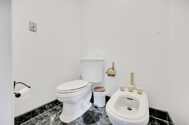 105 Everit Avenue, Hewlett, NY 11557