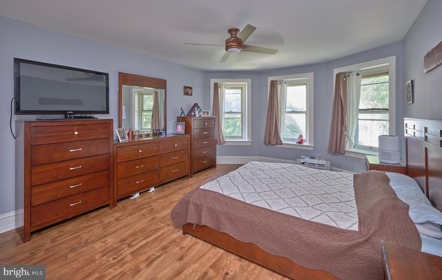 111 E BROAD ST, Trumbauersville, PA 18970