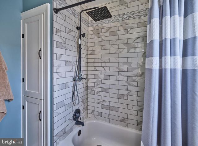 111 E BROAD ST, Trumbauersville, PA 18970