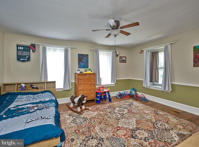 111 E BROAD ST, Trumbauersville, PA 18970