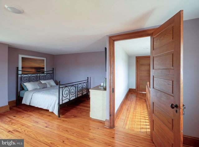 111 E BROAD ST, Trumbauersville, PA 18970