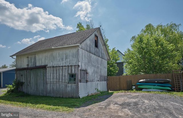 111 E BROAD ST, Trumbauersville, PA 18970