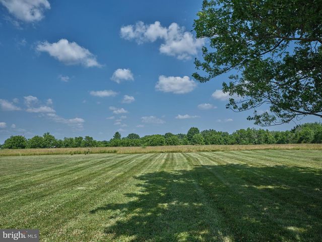 111 E BROAD ST, Trumbauersville, PA 18970