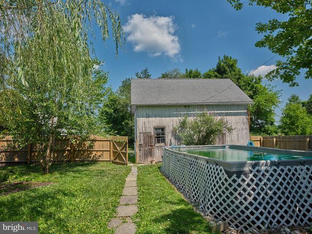 111 E BROAD ST, Trumbauersville, PA 18970