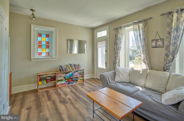 111 E BROAD ST, Trumbauersville, PA 18970