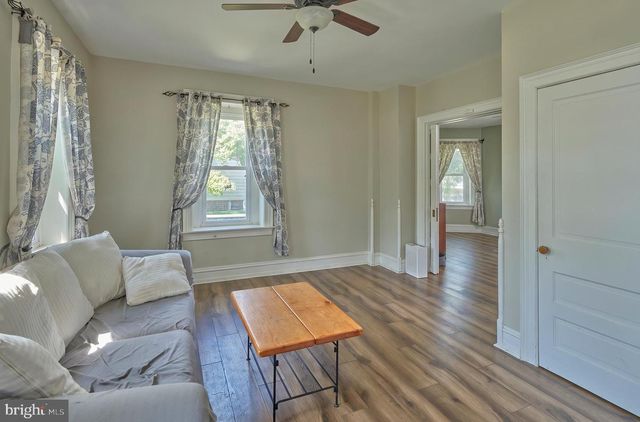 111 E BROAD ST, Trumbauersville, PA 18970