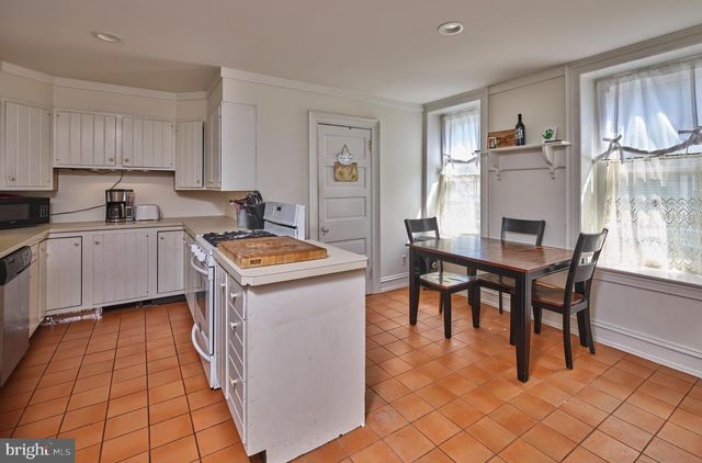 111 E BROAD ST, Trumbauersville, PA 18970