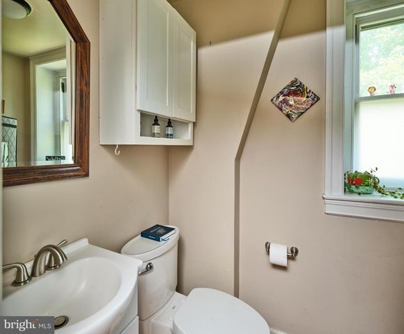 111 E BROAD ST, Trumbauersville, PA 18970