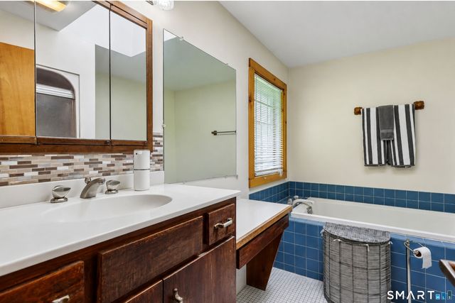 95 Parkway South, New London, CT 06320