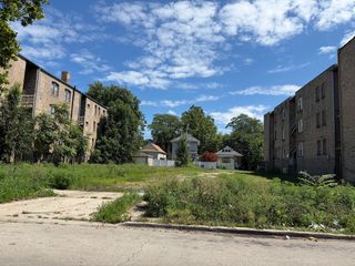 7933 S Marquette Avenue, Chicago, IL 60617