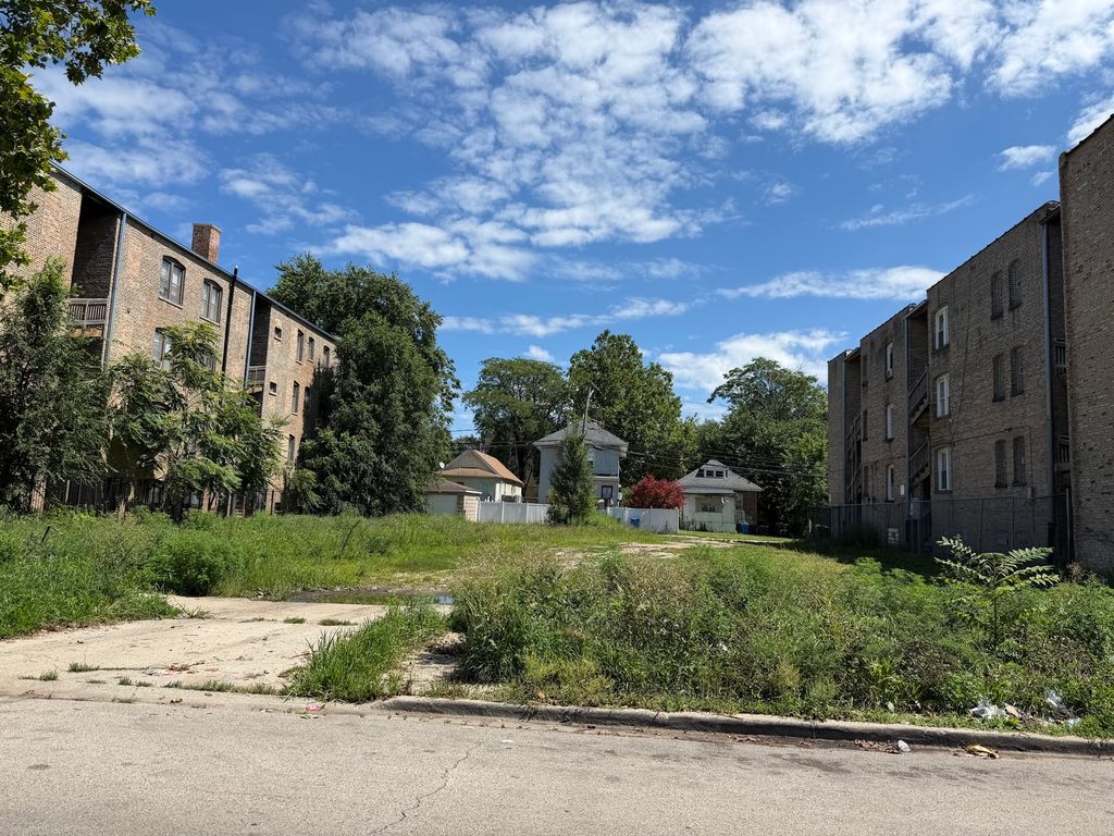 7933 S Marquette Avenue, Chicago, IL 60617