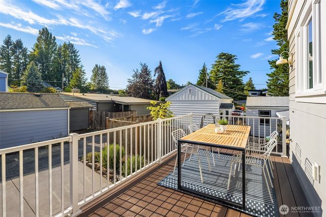 7051 34th Avenue NE, Seattle, WA 98115