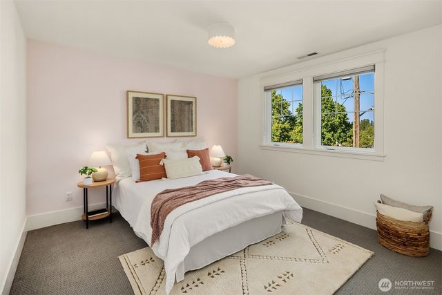7051 34th Avenue NE, Seattle, WA 98115