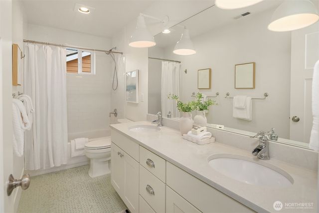 7051 34th Avenue NE, Seattle, WA 98115