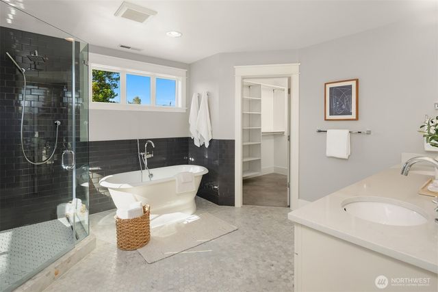 7051 34th Avenue NE, Seattle, WA 98115