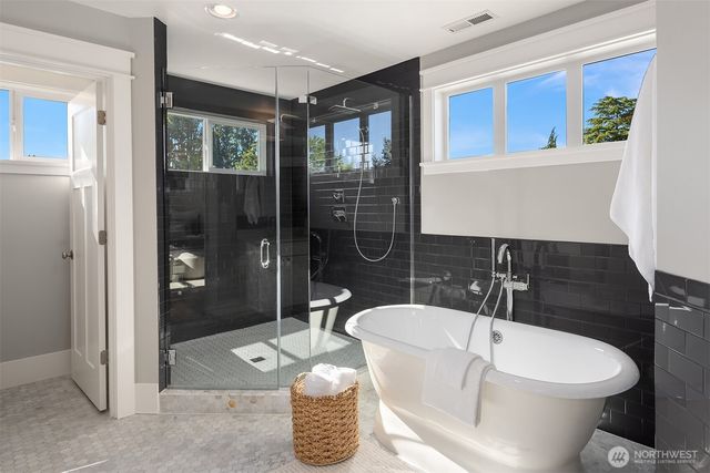 7051 34th Avenue NE, Seattle, WA 98115