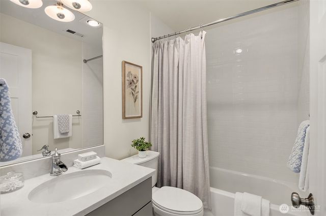 7051 34th Avenue NE, Seattle, WA 98115