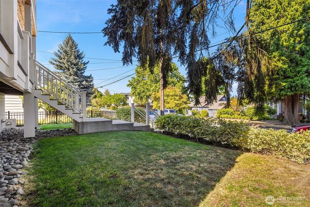 7051 34th Avenue NE, Seattle, WA 98115
