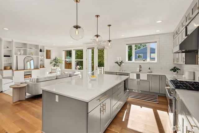 7051 34th Avenue NE, Seattle, WA 98115