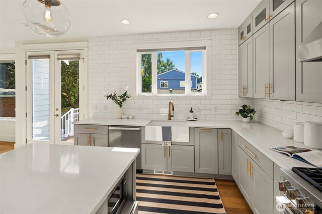 7051 34th Avenue NE, Seattle, WA 98115