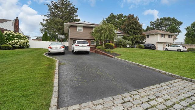5 Crabapple Lane, Commack, NY 11725