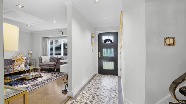 5 Crabapple Lane, Commack, NY 11725