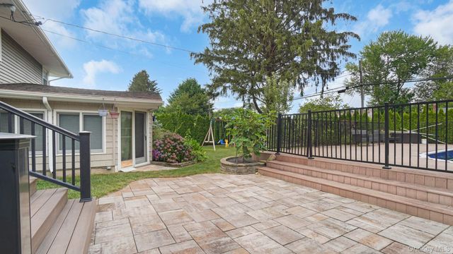 5 Crabapple Lane, Commack, NY 11725