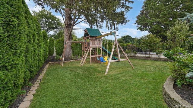 5 Crabapple Lane, Commack, NY 11725