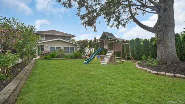 5 Crabapple Lane, Commack, NY 11725