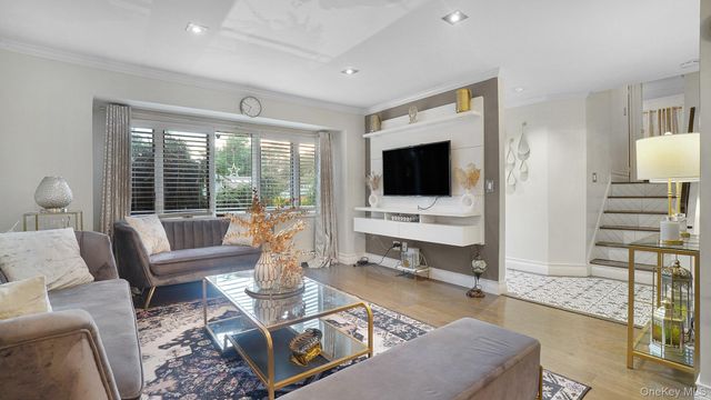 5 Crabapple Lane, Commack, NY 11725