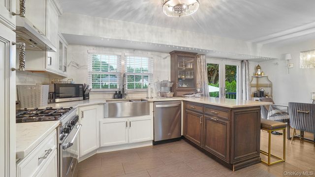 5 Crabapple Lane, Commack, NY 11725