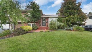 5 Crabapple Lane, Commack, NY 11725