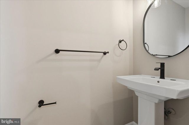 9182 LANDGREEN ST, Manassas, VA 20110