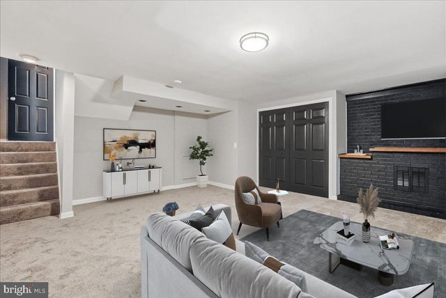 9182 LANDGREEN ST, Manassas, VA 20110