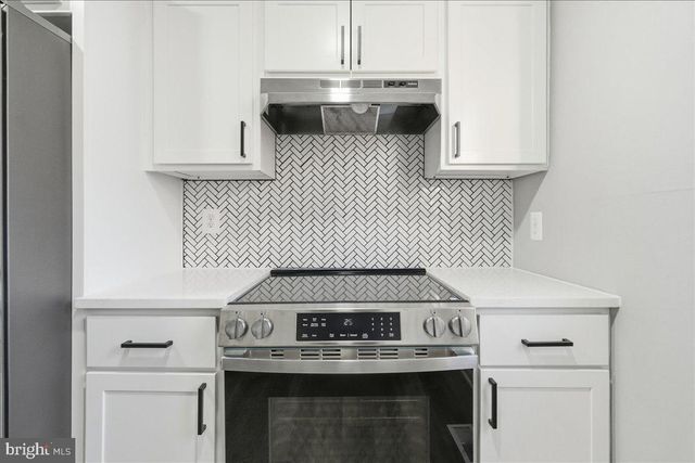 9182 LANDGREEN ST, Manassas, VA 20110