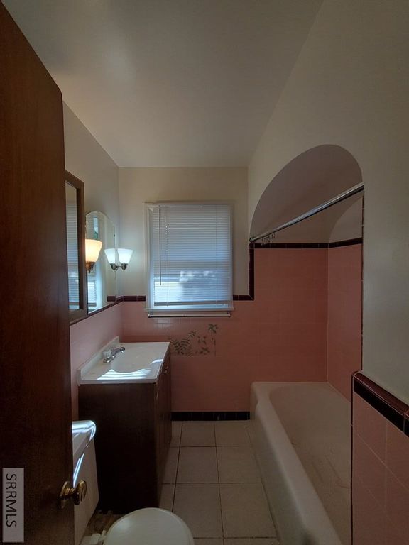 Image 10 of property listing at 242 Gladstone Street, Idaho Falls, ID 83401