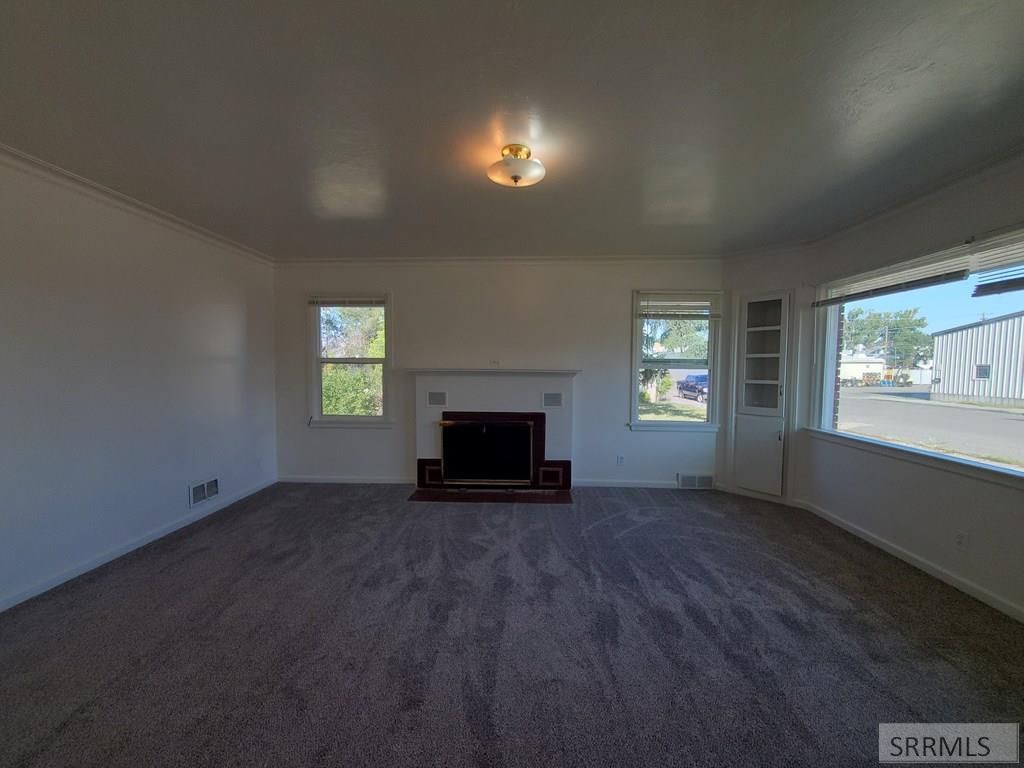 Image 3 of property listing at 242 Gladstone Street, Idaho Falls, ID 83401