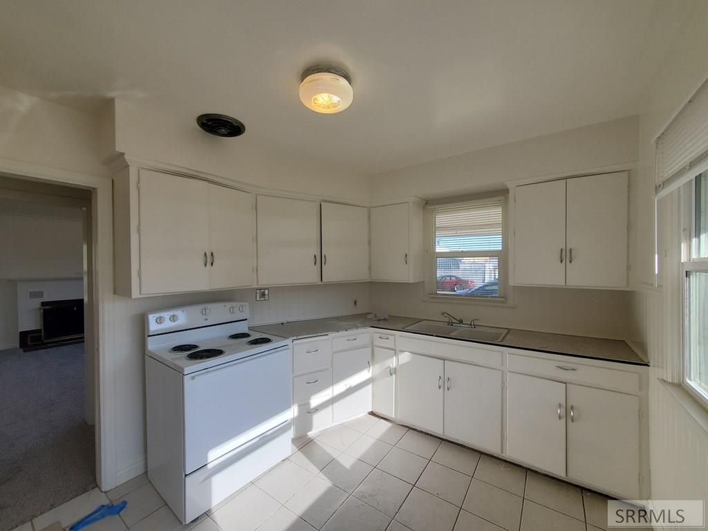 Image 5 of property listing at 242 Gladstone Street, Idaho Falls, ID 83401