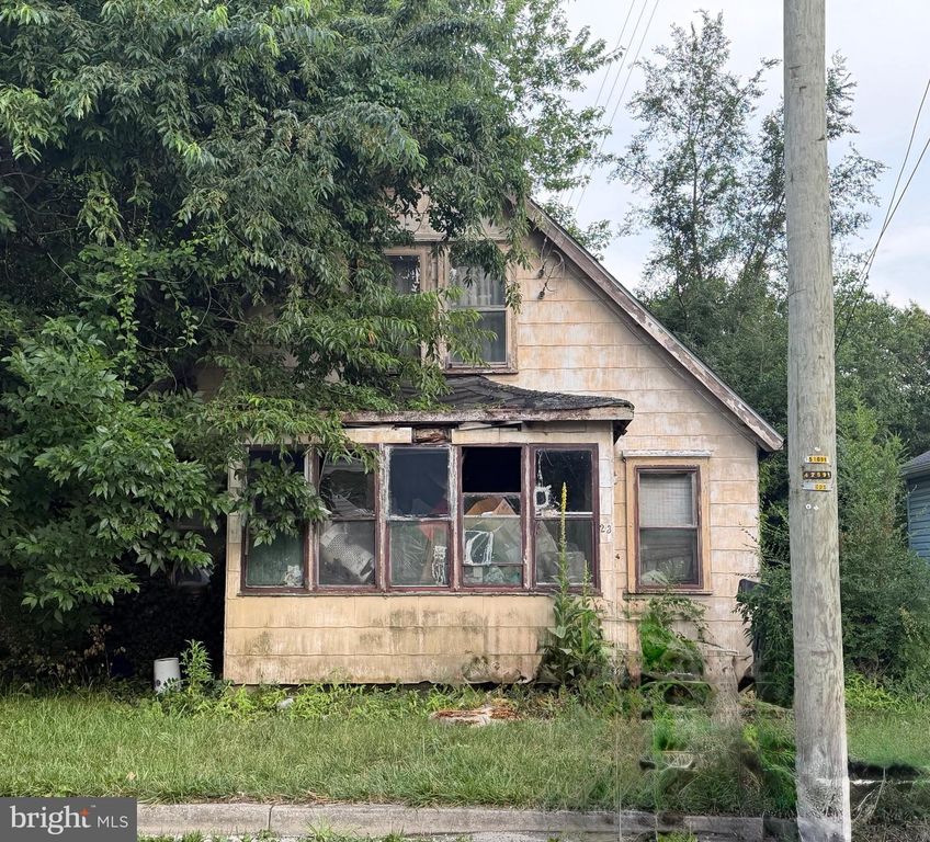 23 N NORMAN AVE, Carneys Point, NJ 08069