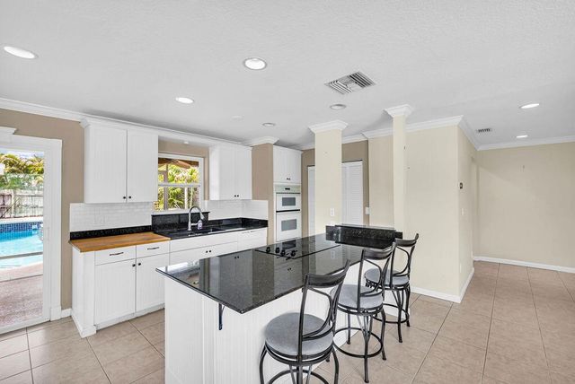 614 SE Flamingo Avenue, Stuart, FL 34996