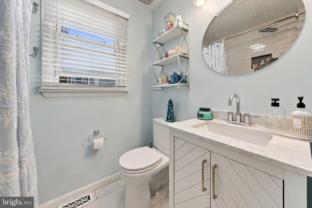 200 CONOVER ST, Burlington, NJ 08016