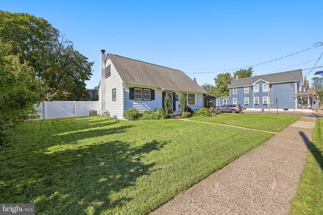 200 CONOVER ST, Burlington, NJ 08016