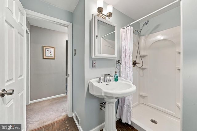 200 CONOVER ST, Burlington, NJ 08016