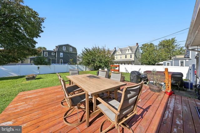 200 CONOVER ST, Burlington, NJ 08016
