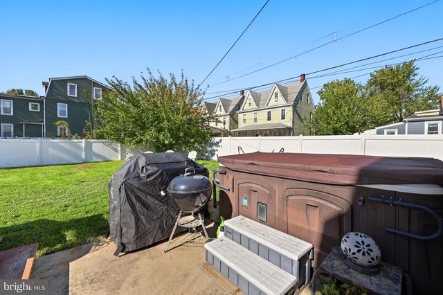 200 CONOVER ST, Burlington, NJ 08016