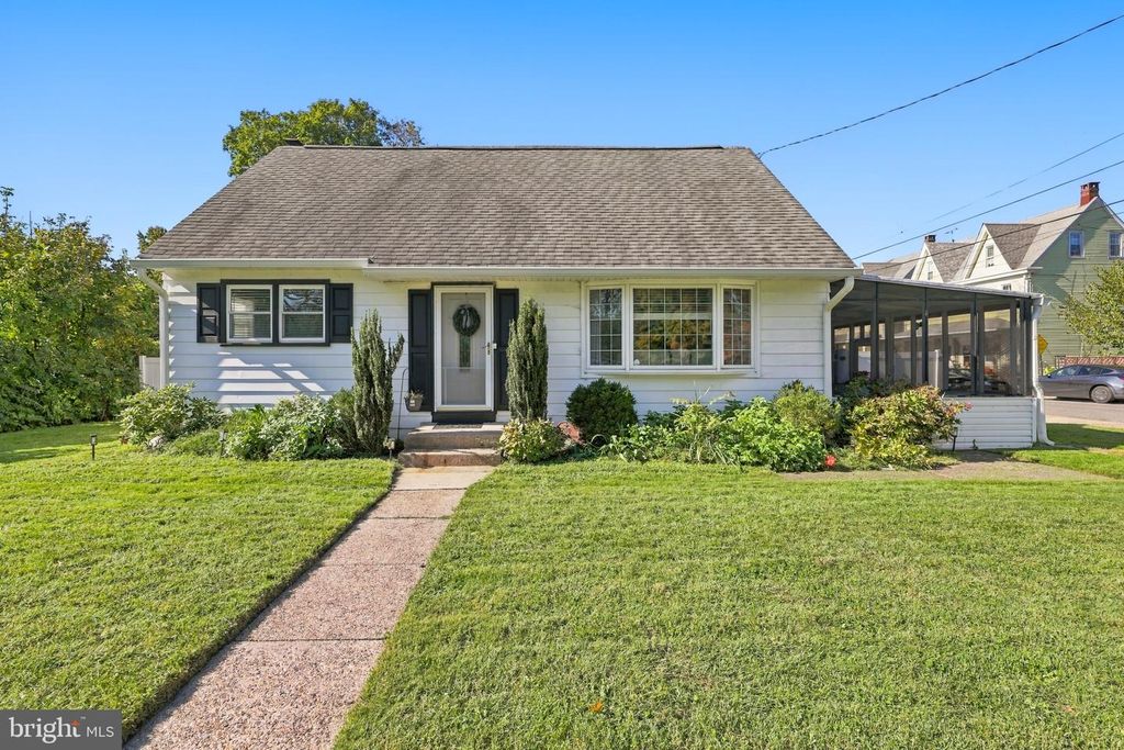 200 CONOVER ST, Burlington, NJ 08016